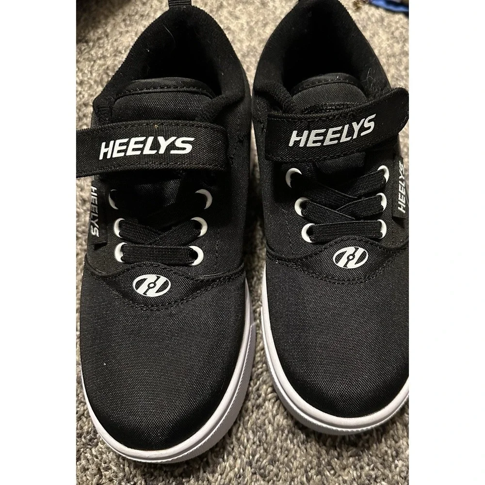 Youth Boys Size 2 Youth Black Heelies
